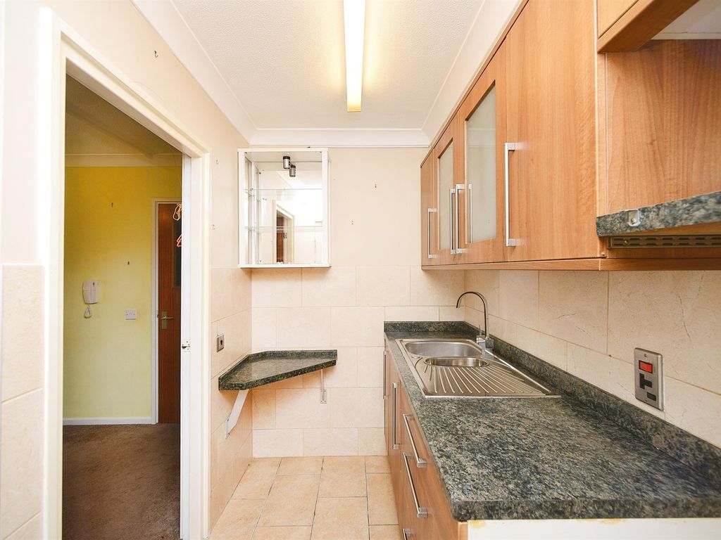 1 bed property for sale in Somerset Street, Brighton BN2, £35,000