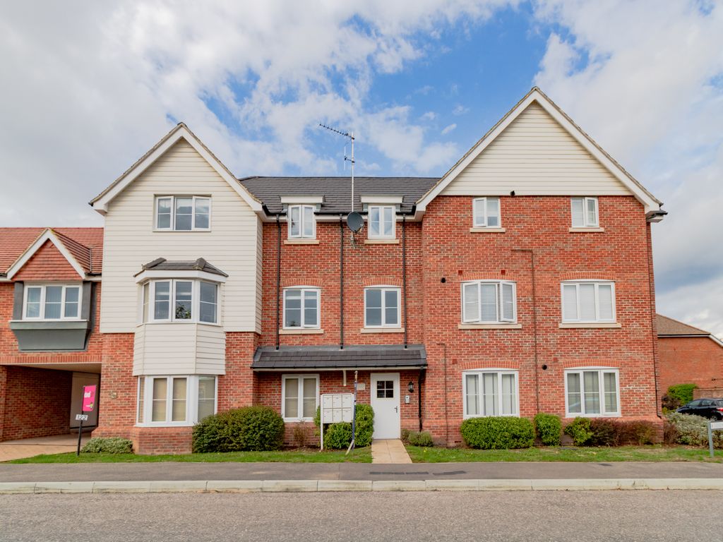 2 bed flat for sale in Jasmine Square, Woodley, Reading RG5, £270,000