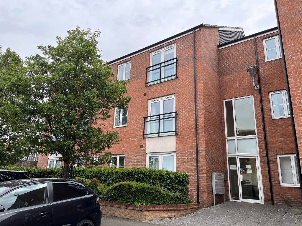 1 bed flat for sale in Riverside Drive, Lincoln LN5, £89,000