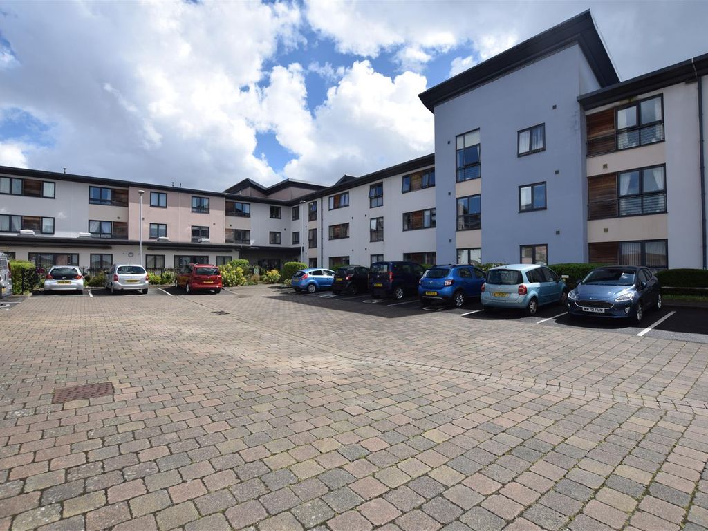 2 bed flat for sale in Waverley Court, Forth Avenue, Portishead BS20, £175,000