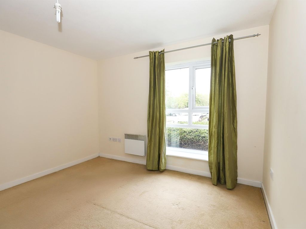 2 bed flat for sale in Willenhall Road, Wolverhampton WV1, £140,000