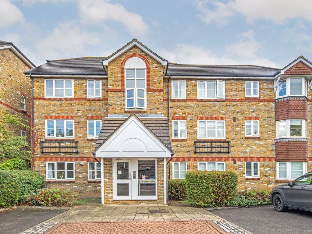 2 bed flat for sale in Camel Grove, Kingston Upon Thames KT2, £325,000