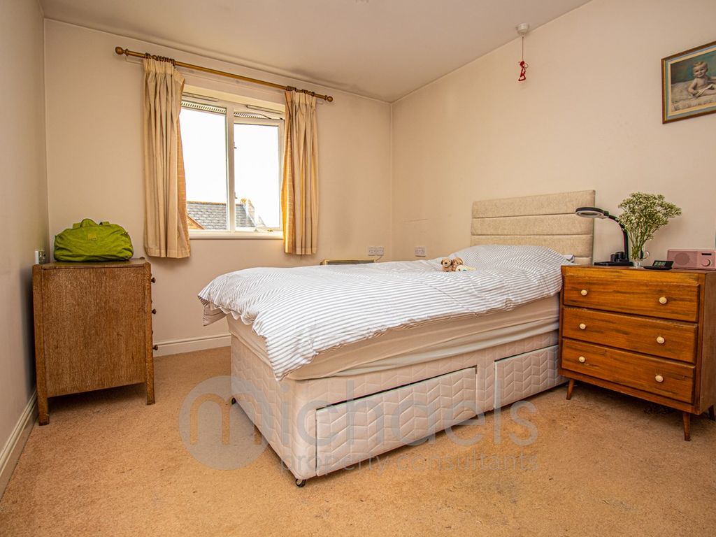 2 bed flat for sale in Nottage Crescent, Braintree CM7, £130,000