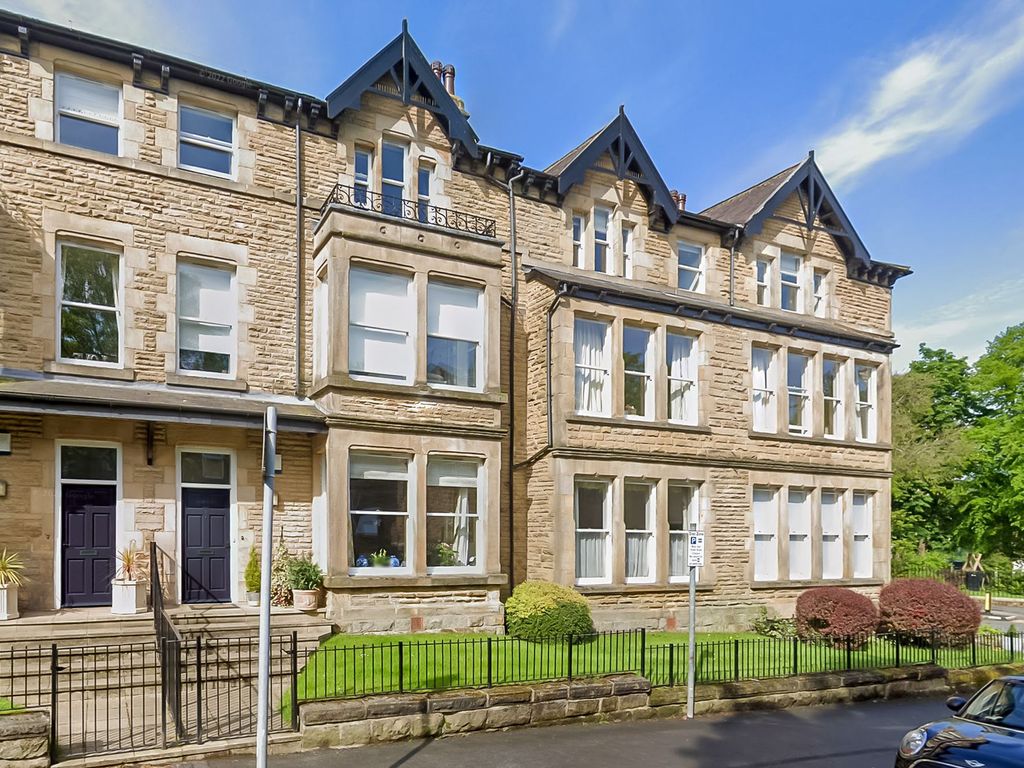 2 bed flat for sale in Valley Drive, Harrogate HG2, £295,000