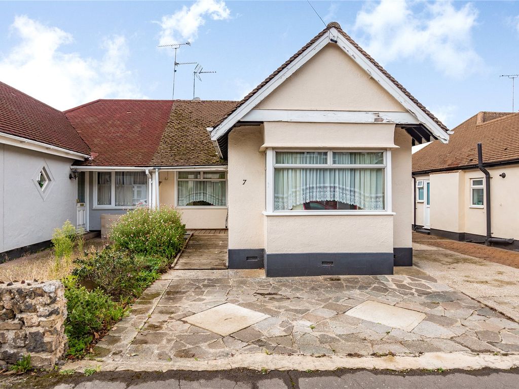 2 bed bungalow for sale in Belgrave Close, Chelmsford, Essex CM2, £300,000