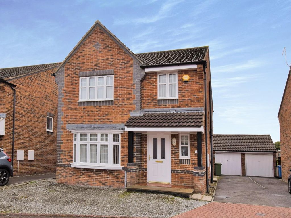 4 bed detached house for sale in Stowe Garth, Bridlington YO16, £270,000