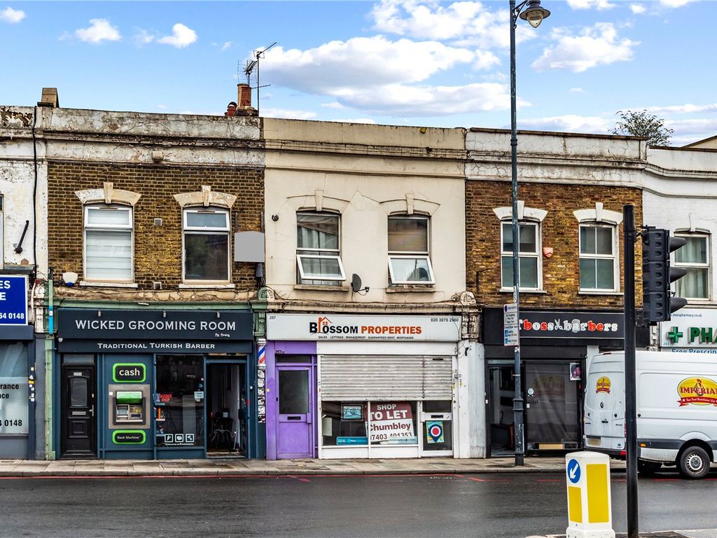 1 bed flat for sale in Wick Road, London E9, £310,000