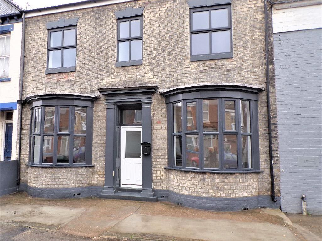 3 bed terraced house for sale in De Grey Street, Hull HU5, £180,000