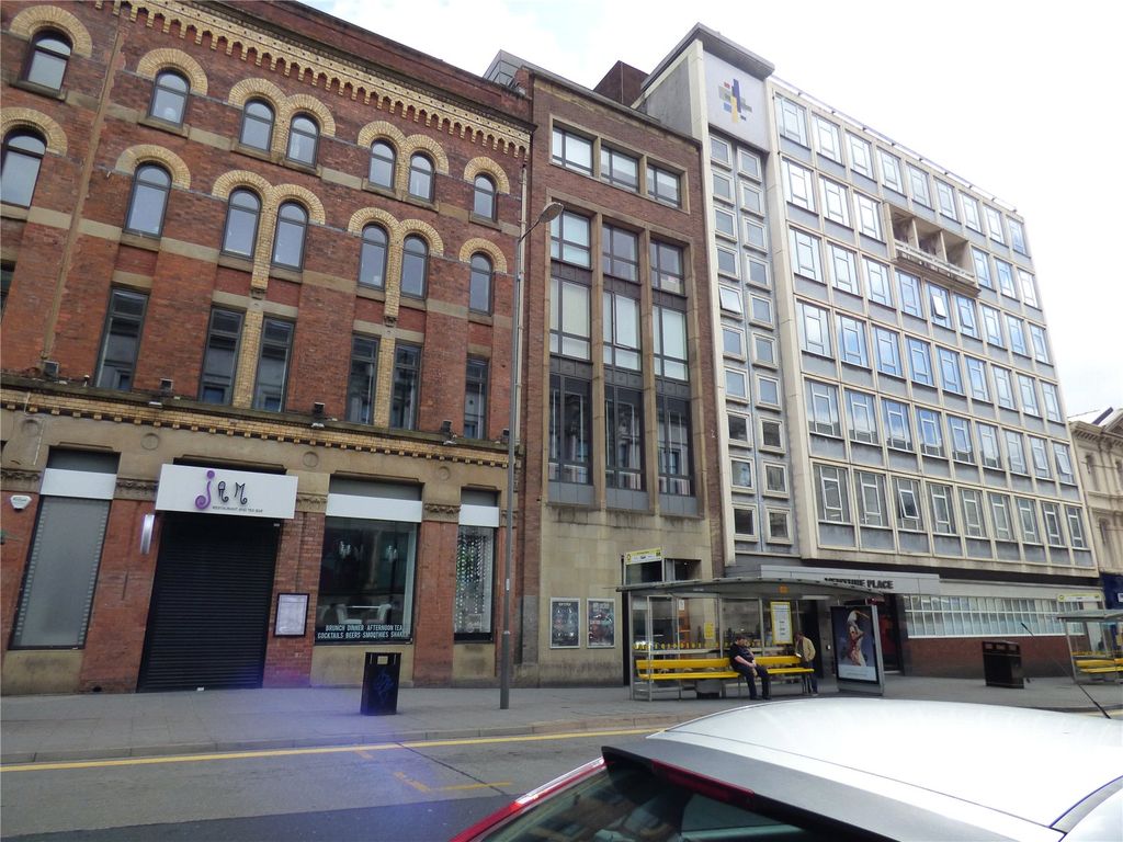 2 bed flat for sale in Sir Thomas Street, Liverpool L1, £130,000