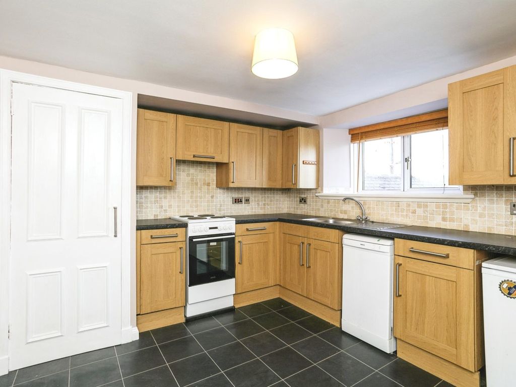 3 bed flat for sale in Main Street, Alford AB33, £120,000