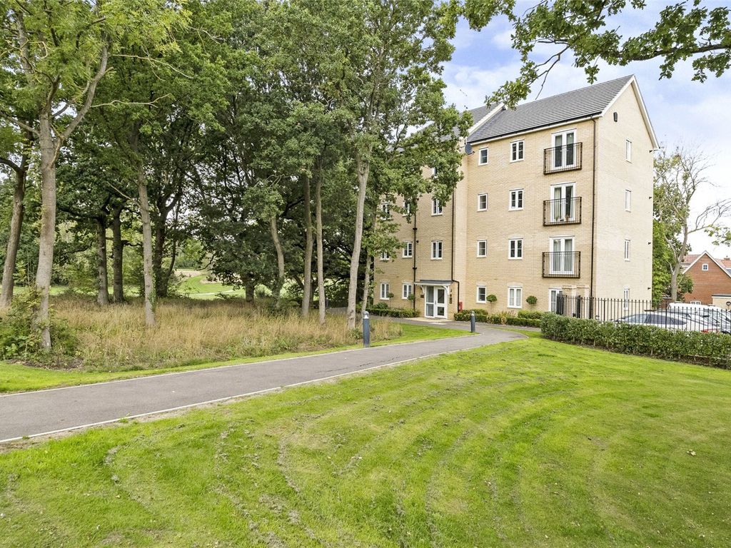 1 bed flat for sale in Periwinkle Gardens, Chigwell IG7, £280,000