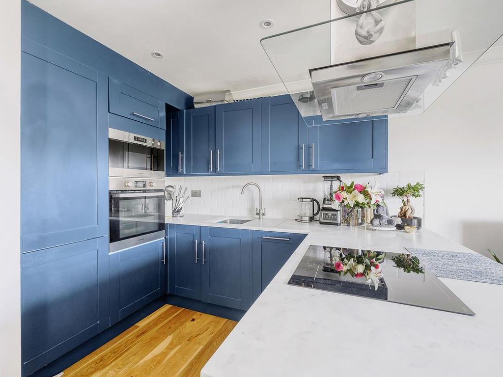 1 bed flat for sale in Anderson Close, Acton W3, £275,000