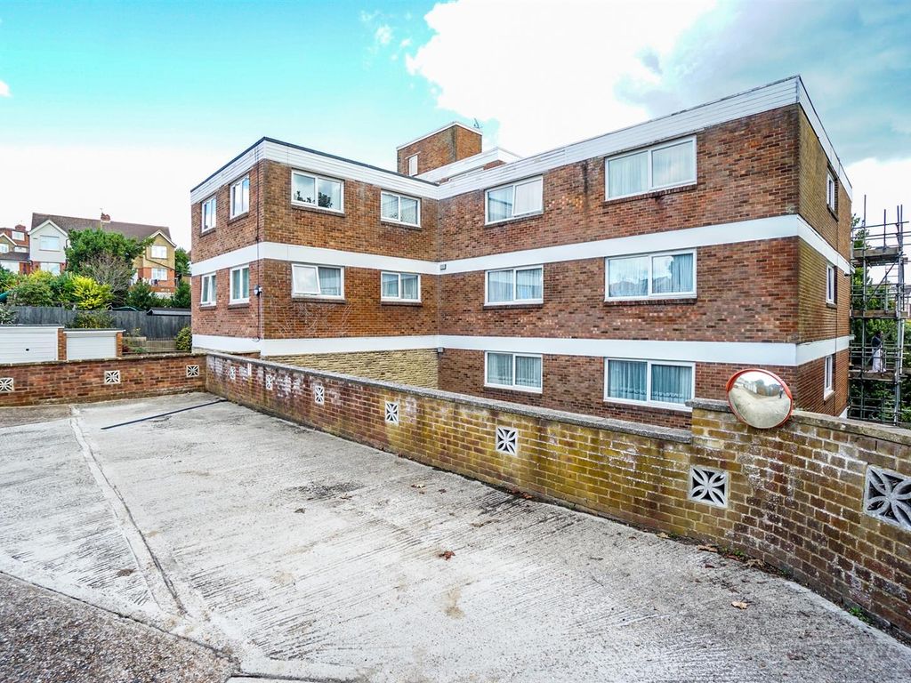 2 bed flat for sale in Linton Court, Linton Road, Hastings TN34, £239,950
