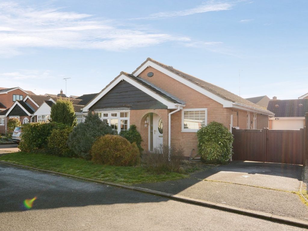 3 bed detached bungalow for sale in Loveday Close, Atherstone CV9, £329,950