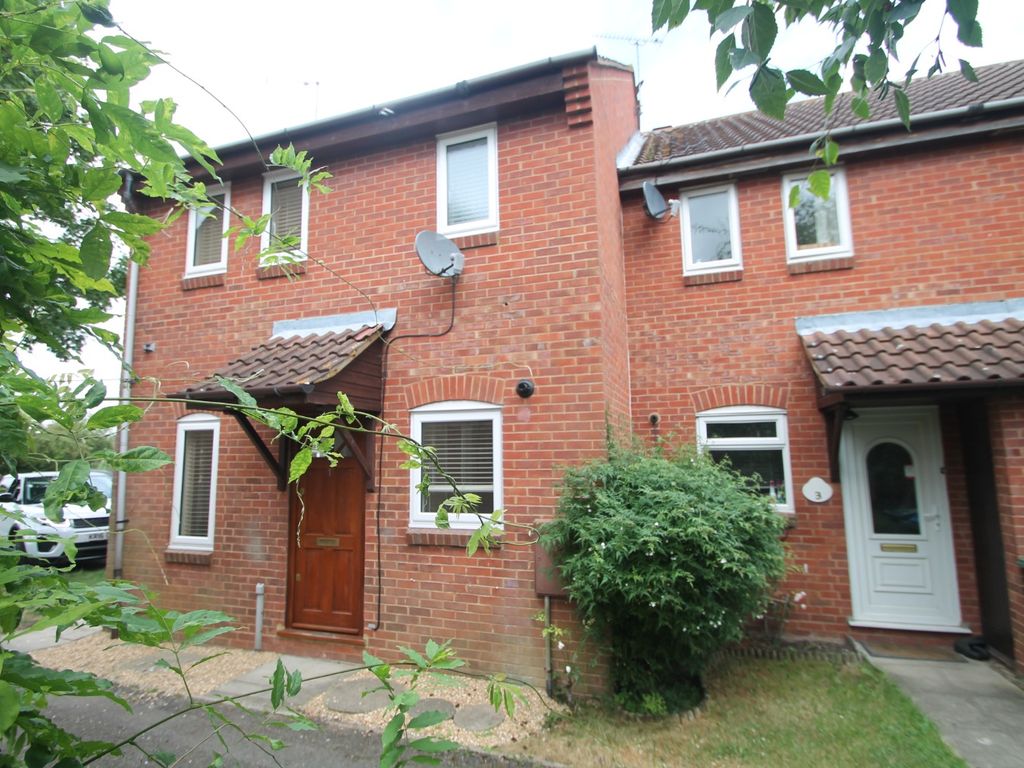 1 bed terraced house for sale in Turner Walk, Cleveland Park, Aylesbury HP20, £200,000