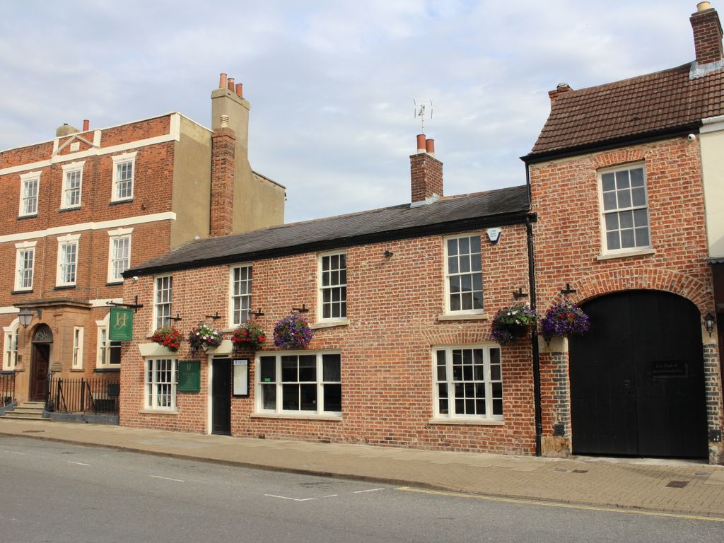 Pub/bar for sale in High Street, Spalding PE12, £575,000