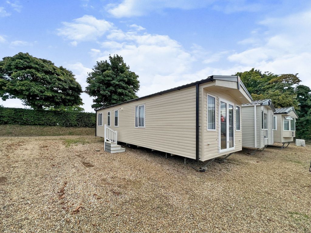 2 bed lodge for sale in Cranborne Road, Furzehill, Wimborne BH21, £66,995