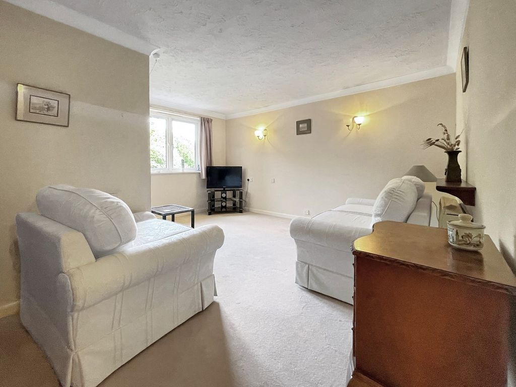 2 bed property for sale in 43 Chesham Road, Amersham HP6, £250,000