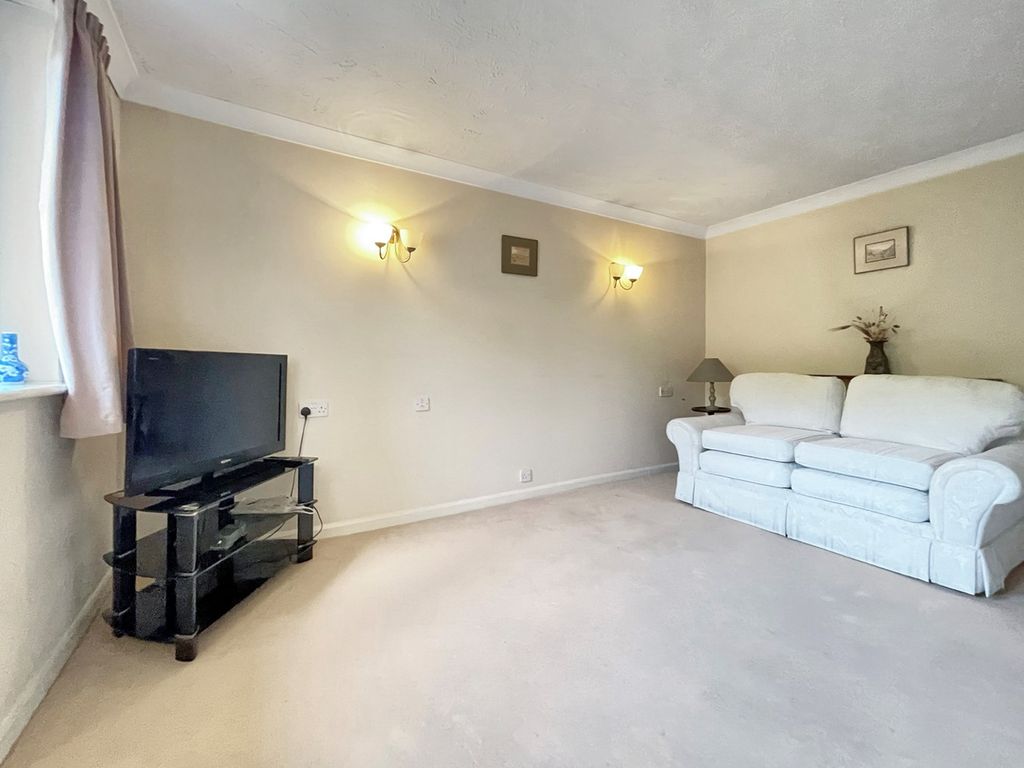 2 bed property for sale in 43 Chesham Road, Amersham HP6, £250,000