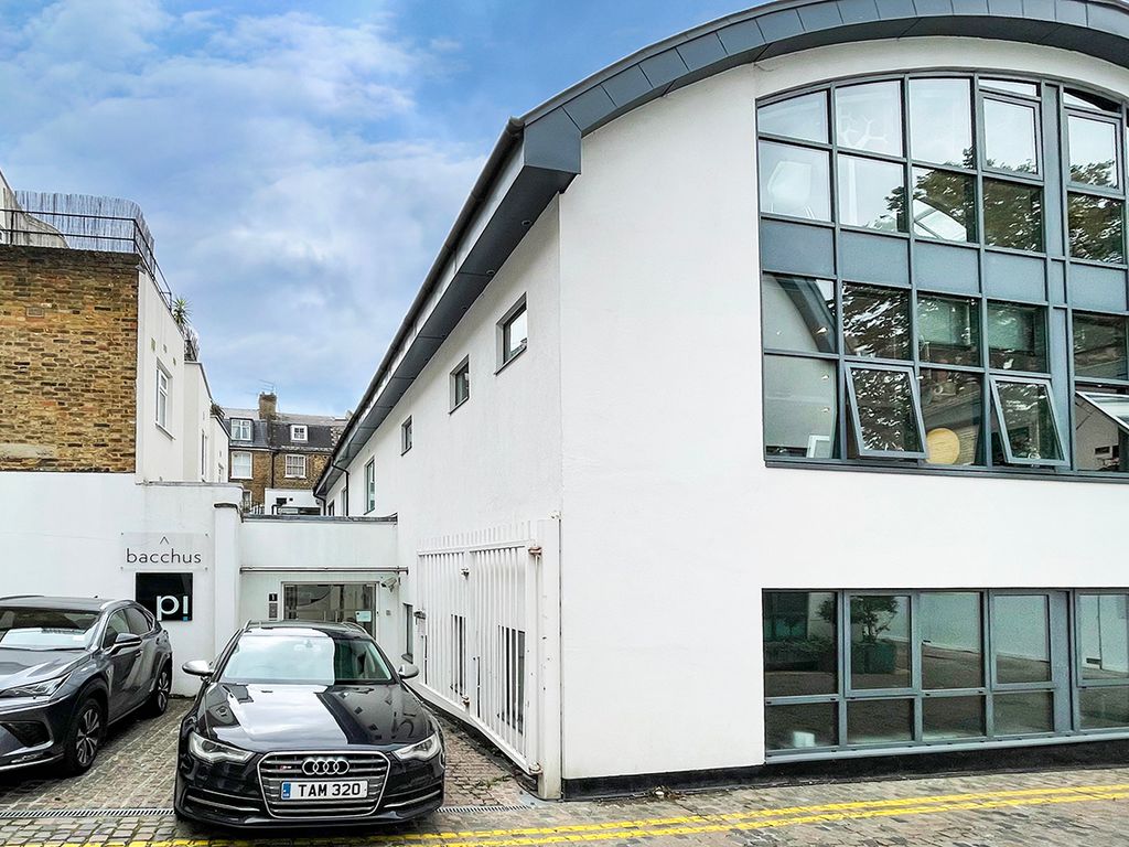 Office for sale in Notting Hill W11, £6,500,000