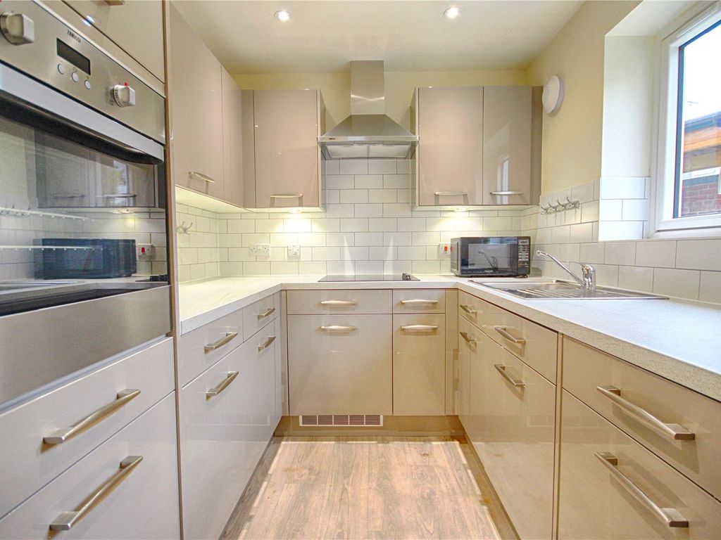 1 bed flat for sale in North Place, Cheltenham, Gloucestershire GL50, £130,000