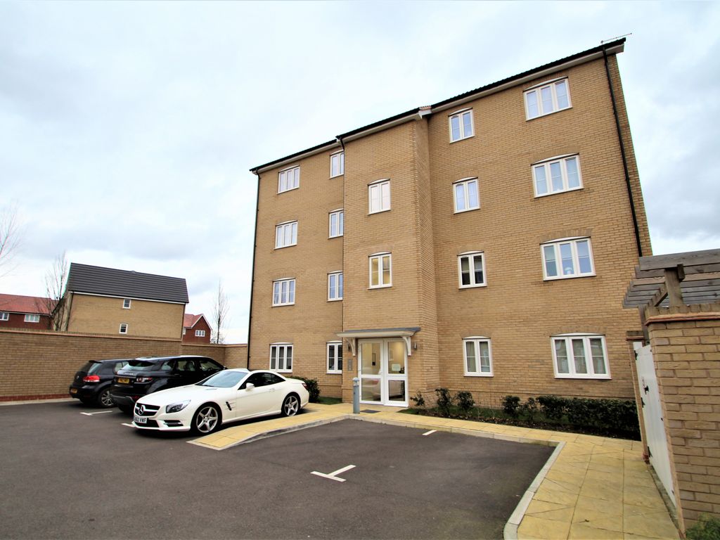 2 bed flat for sale in Blackthorn Avenue, Chigwell IG7, £315,000