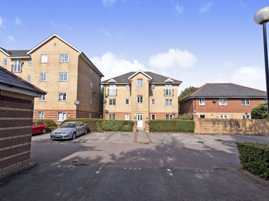 2 bed flat for sale in Campbell Drive, Cardiff CF11, £125,000