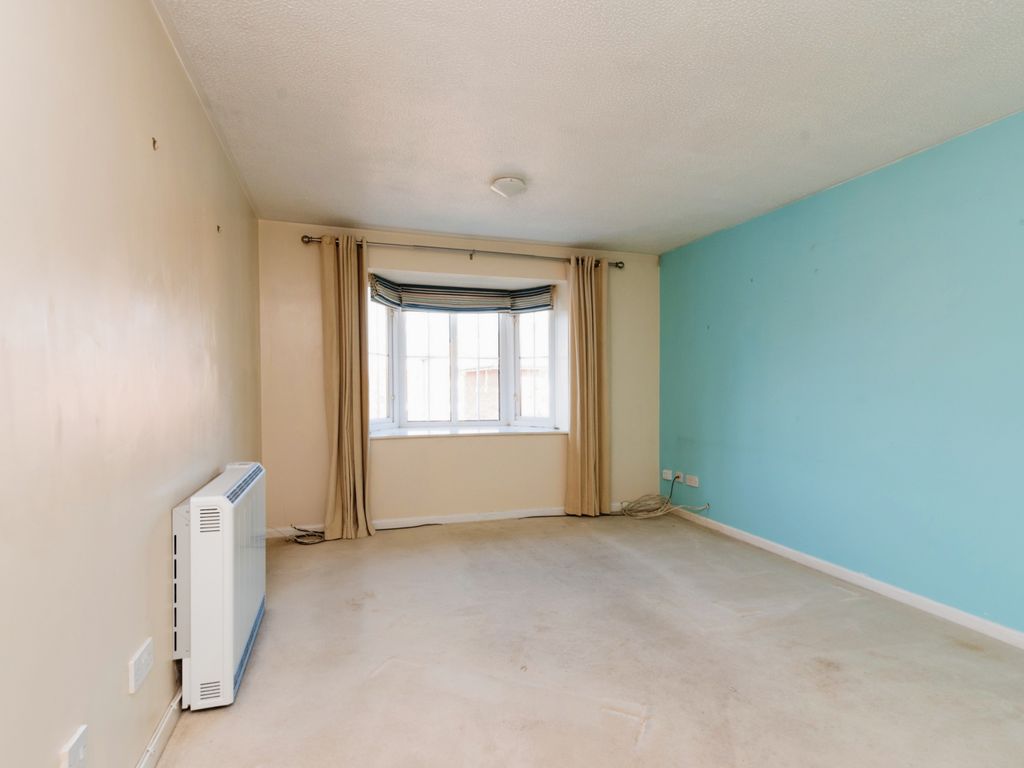 2 bed flat for sale in Campbell Drive, Cardiff CF11, £125,000