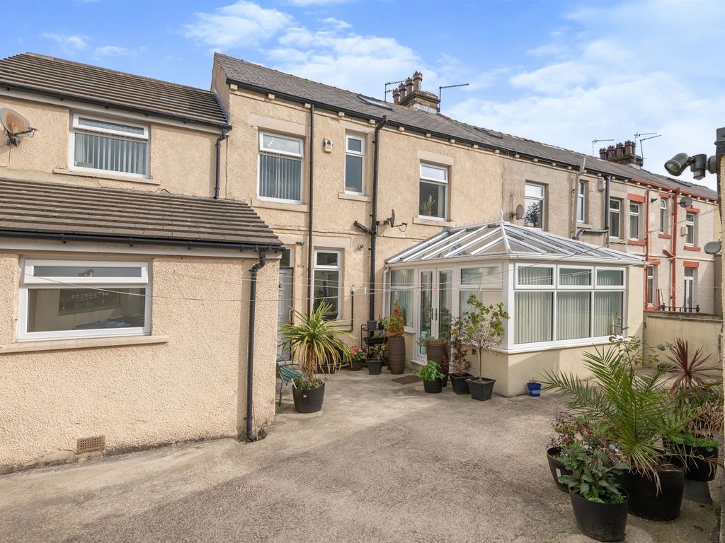 5 bed end terrace house for sale in Mayo Avenue, Bradford BD5, £295,000