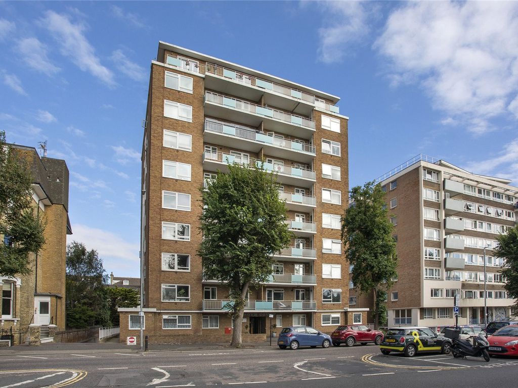 1 bed flat for sale in Grove Court, The Drive, Hove BN3, £300,000