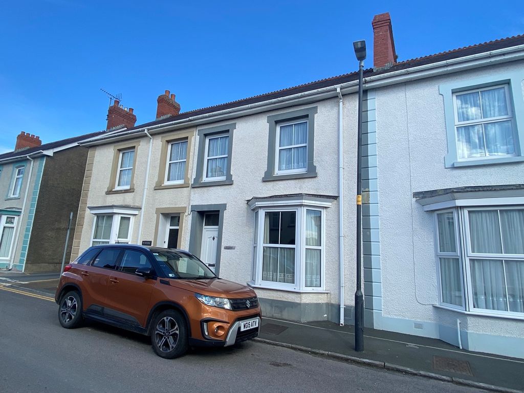 3 bed terraced house for sale in New Street, Lampeter SA48, £215,000
