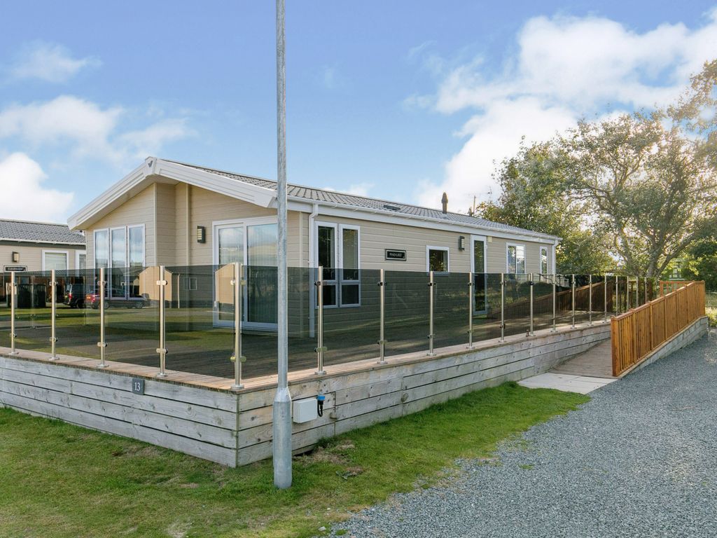 2 bed lodge for sale in Dyffryn Seaside Estate Co Ltd Swy Y Mor, Dyffryn Ardudwy LL44, £135,000