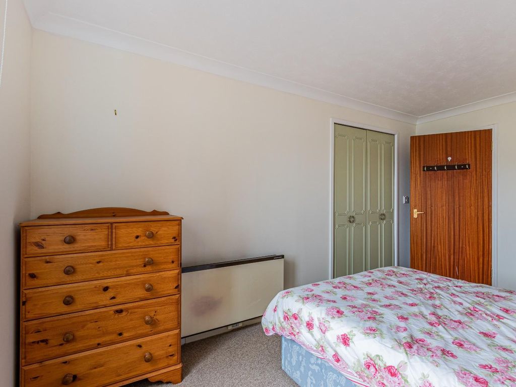 1 bed flat for sale in Heol Hir, Llanishen, Cardiff CF14, £70,000