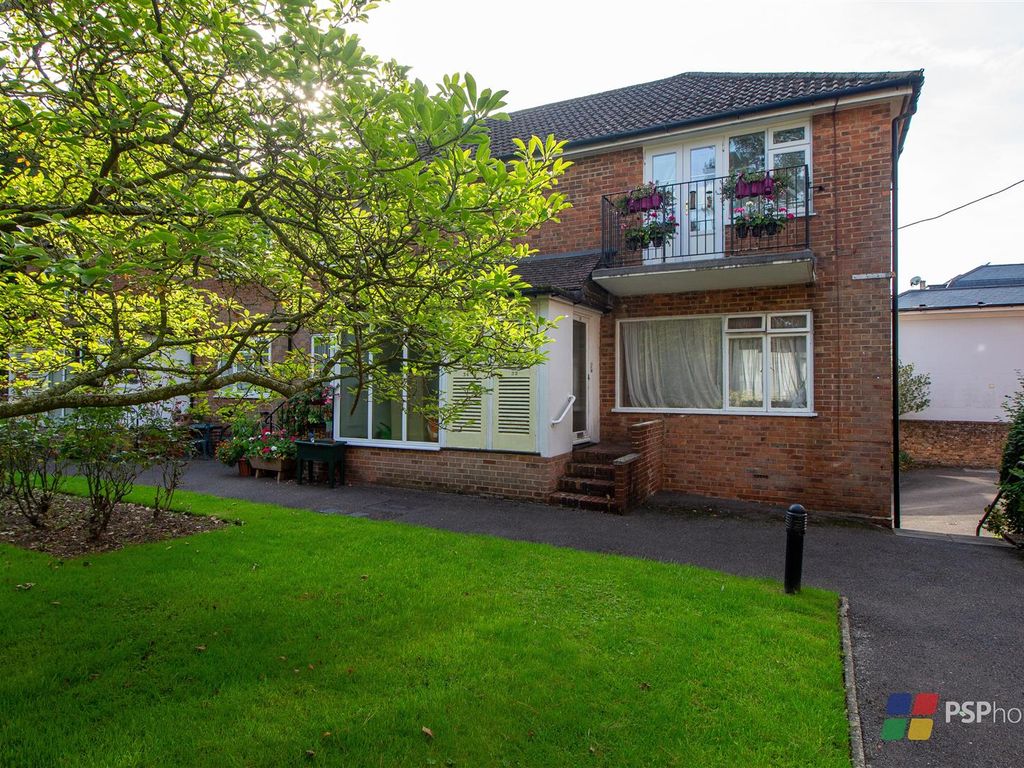 2 bed flat for sale in Muster Court, Haywards Heath RH16, £220,000