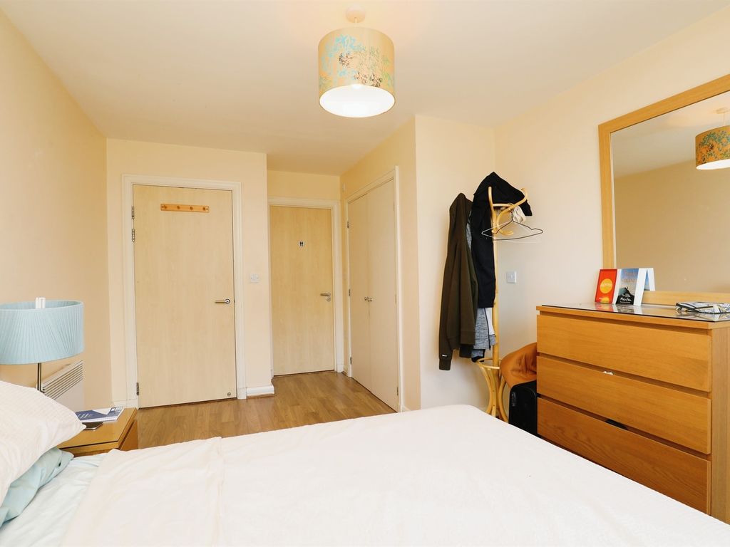 2 bed flat for sale in Churchill Way, Cardiff CF10, £190,000