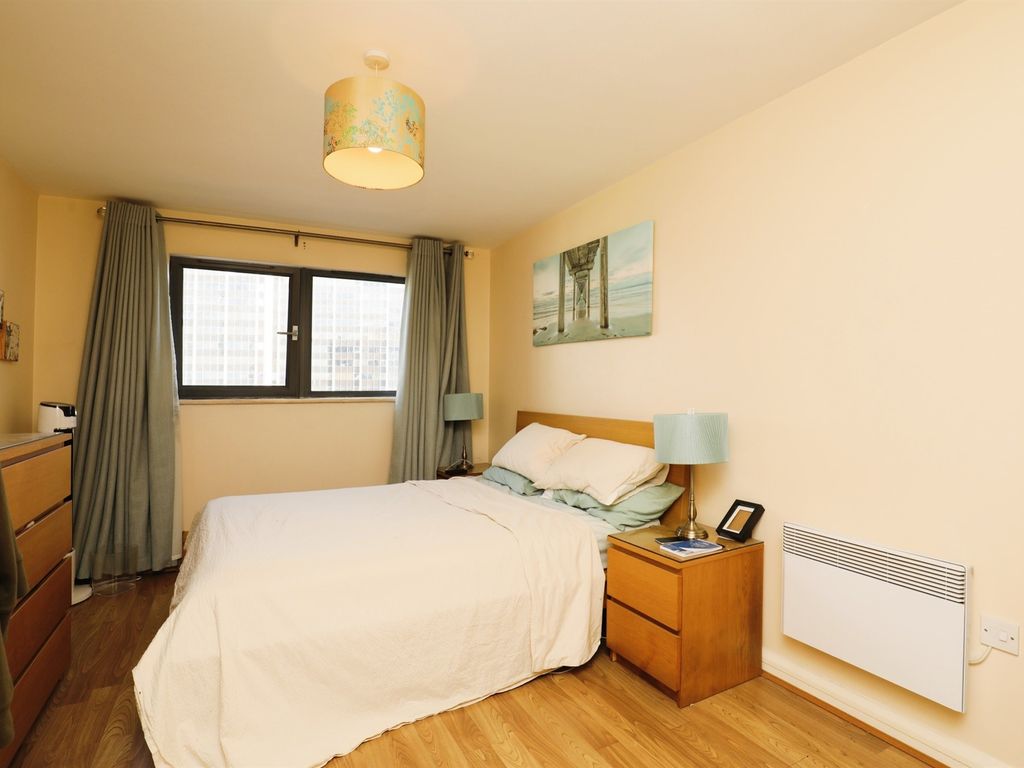 2 bed flat for sale in Churchill Way, Cardiff CF10, £190,000