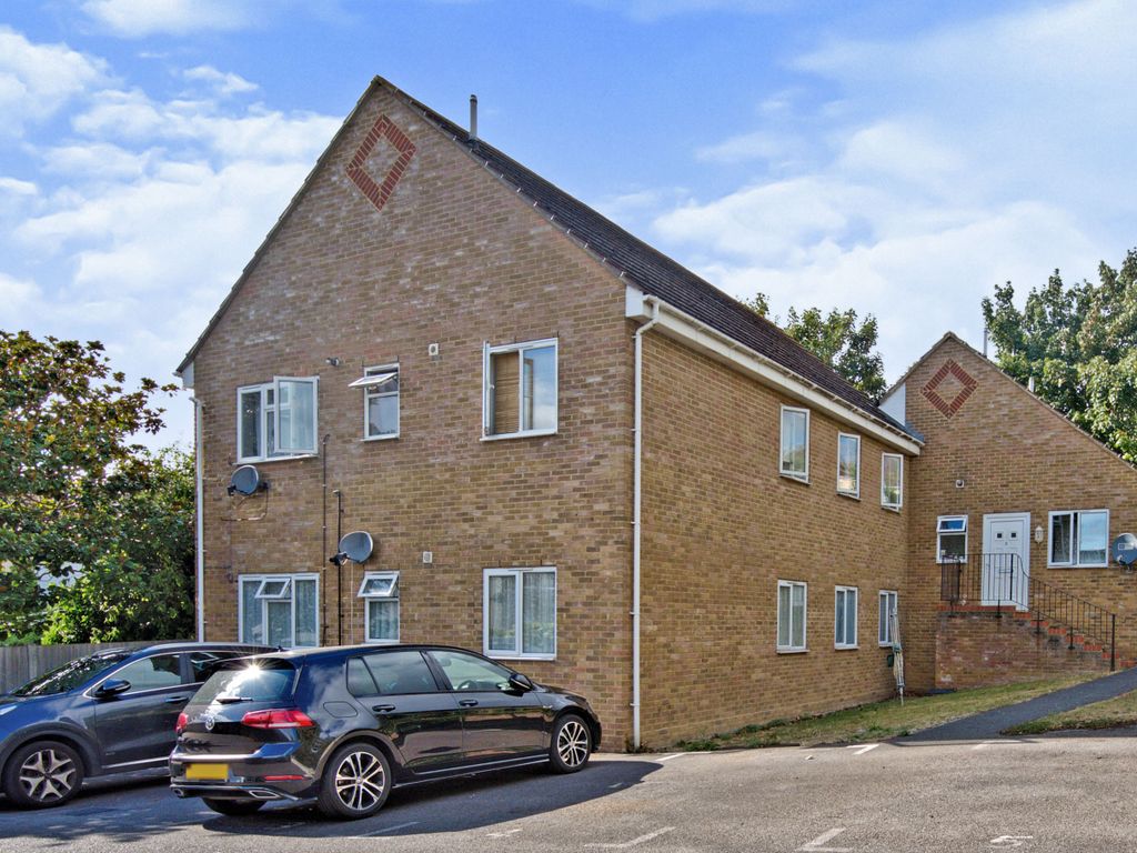 2 bed flat for sale in 40A Hartington Road, Southend-On-Sea SS1, £190,000