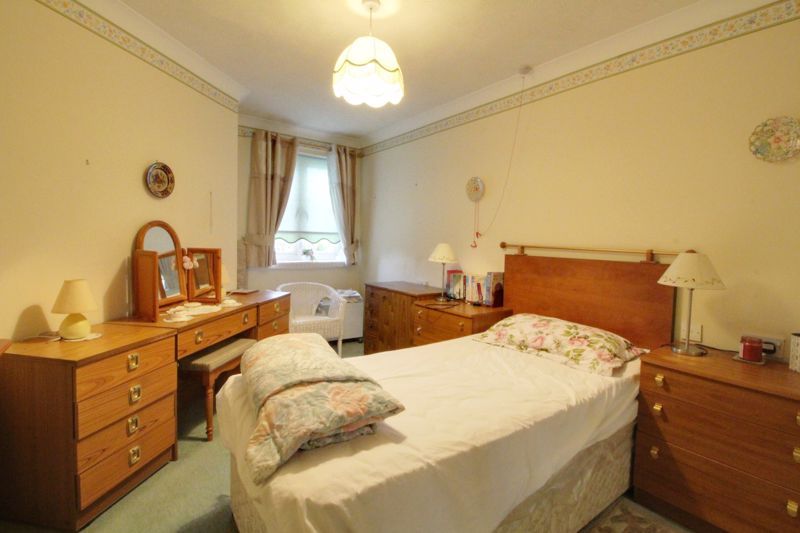 1 bed flat for sale in Darkes Lane, Potters Bar EN6, £165,000