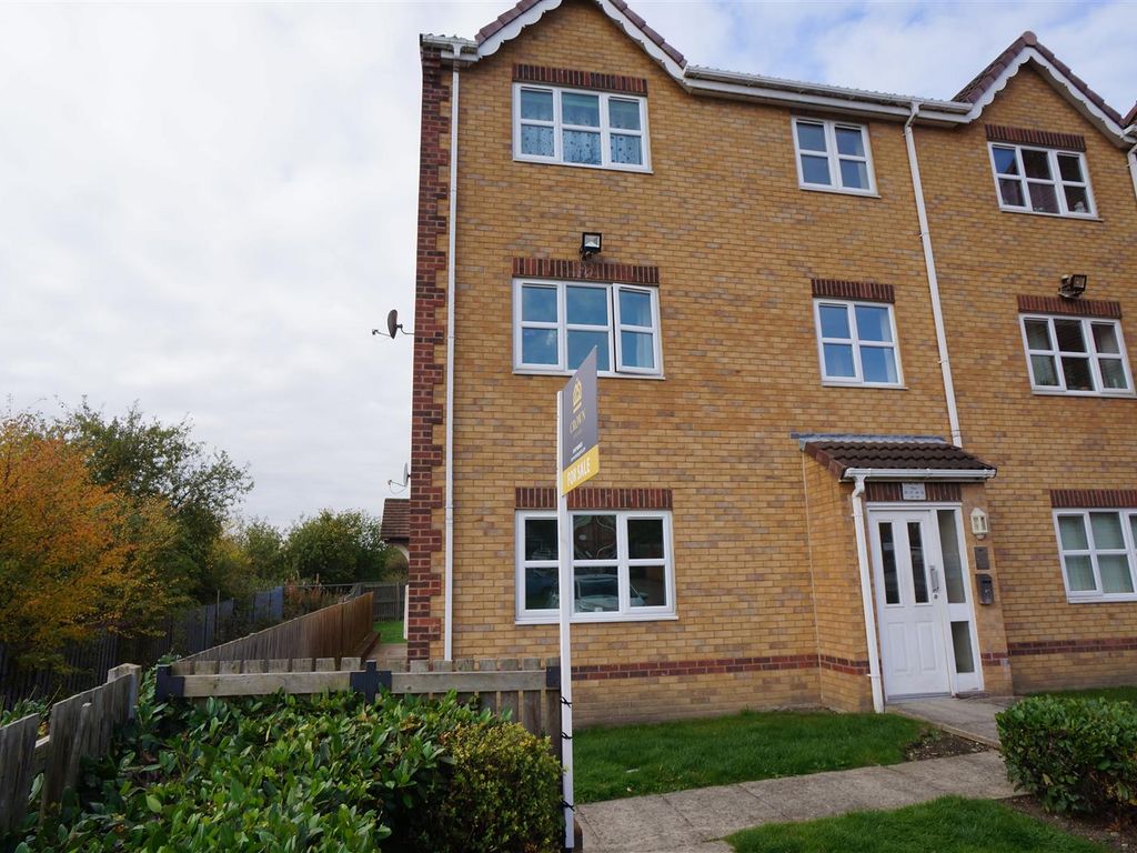 2 bed flat for sale in Sandringham Court, Streethouse, Pontefract WF7, £75,000