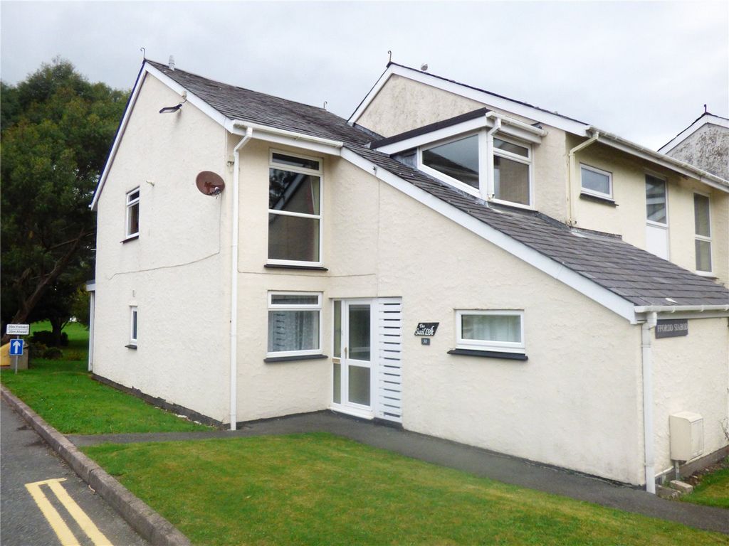 3 bed end terrace house for sale in Ffordd Siabod, Y Felinheli, Gwynedd LL56, £170,000