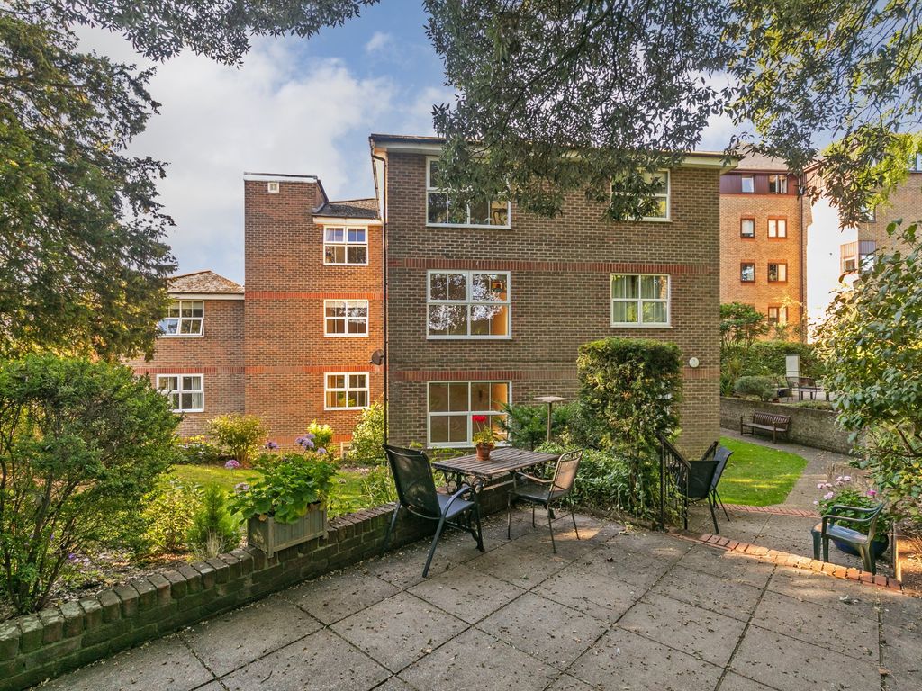 1 bed flat for sale in Tower Court, 67 Tower Street, Winchester SO23, £165,000