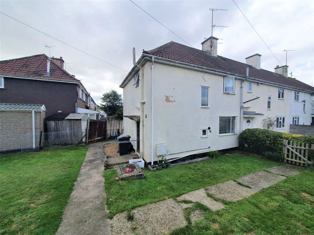 3 bed semi-detached house for sale in Matthews Road, Yeovil Marsh, Yeovil BA21, £175,000