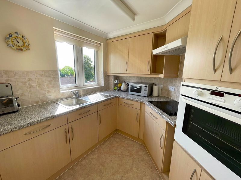 2 bed property for sale in Chester Road, Holmes Chapel, Crewe CW4, £165,000