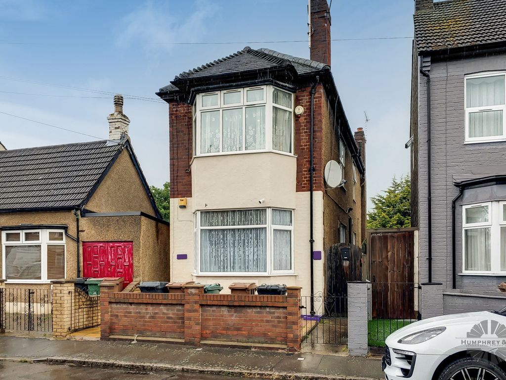 2 bed maisonette for sale in Westward Road, Chingford E4, £300,000