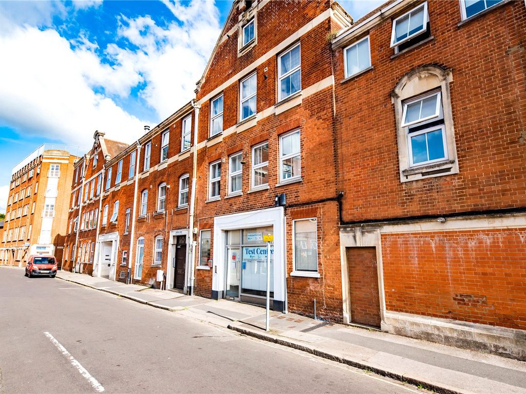 1 bed flat for sale in London House, Pickford Road, Aldershot, Hampshire GU11, £155,000