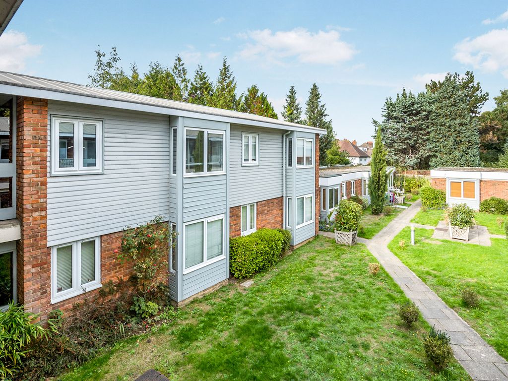1 bed flat for sale in Cross Lanes, Guildford GU1, £189,950