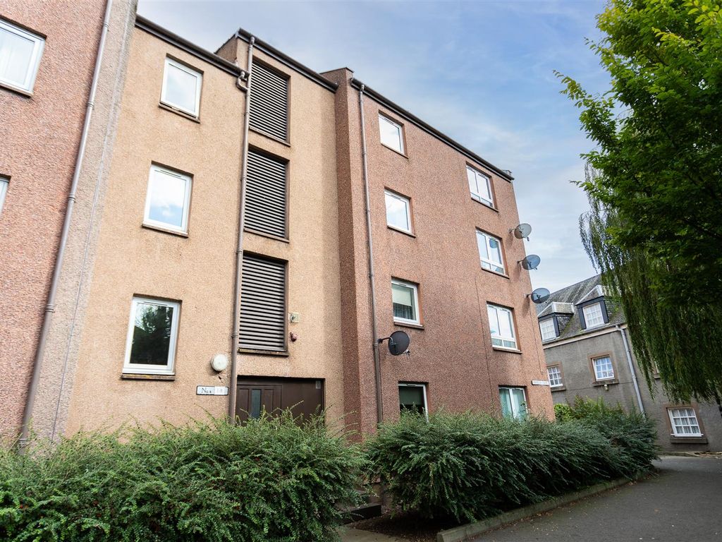 2 bed flat for sale in Parmelia Court, Perth PH1, £118,000