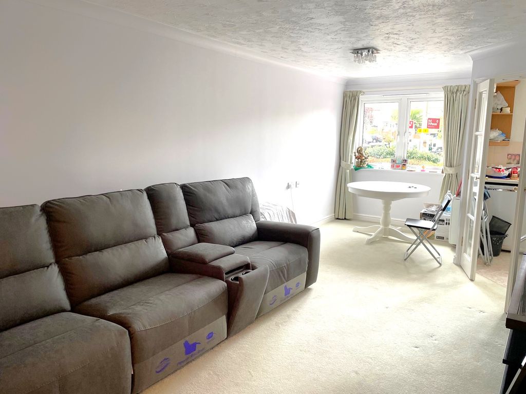 1 bed flat for sale in Watford Road, Wembley HA0, £138,000