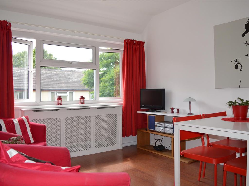 1 bed flat for sale in Hazel Way, London SE1, £240,000