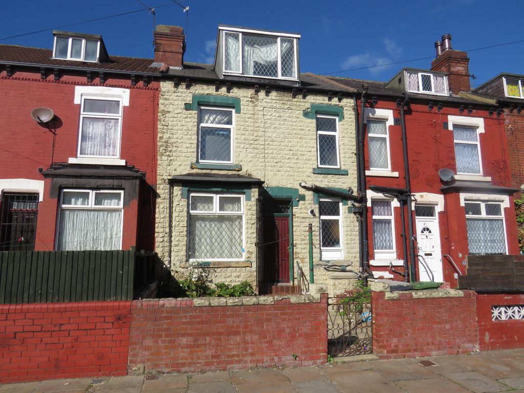 2 bed terraced house for sale in Compton Crescent, Leeds LS9, £100,000